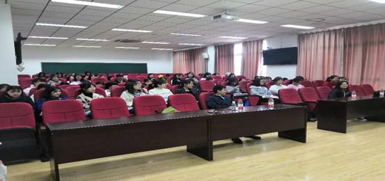 图片包含 室内, 天花板, 地板, 墙壁描述已自动生成